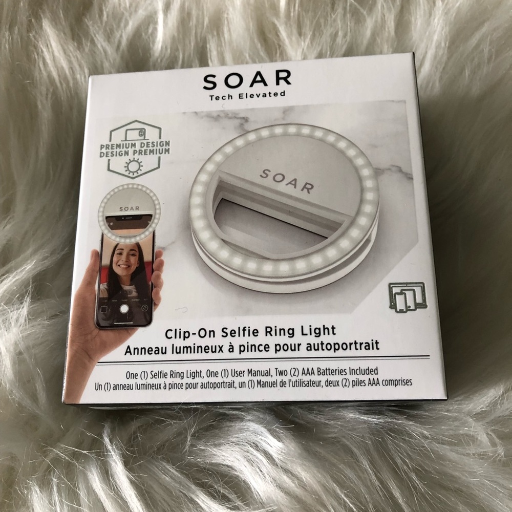 BNIB Soar Clip-on Ring Light